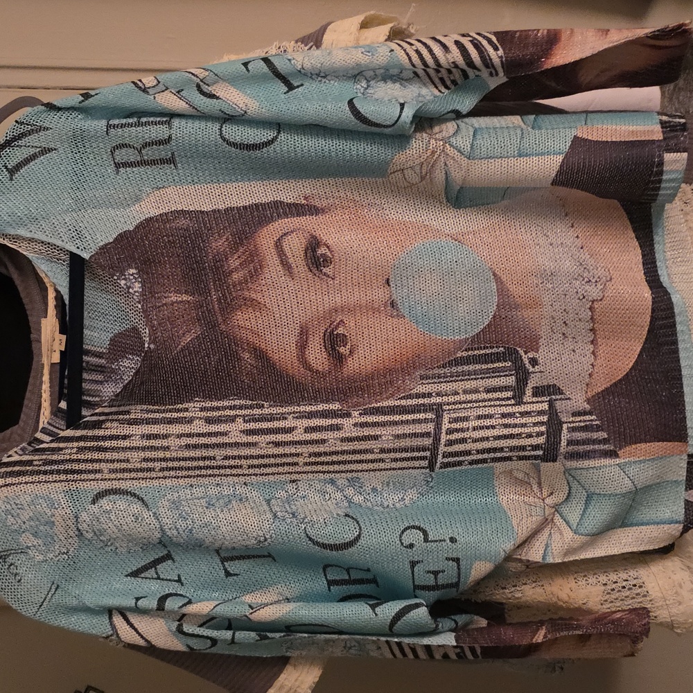 Vintage From Italy  Boho Graphic Top Beautiful (Audrey Hepburn) - Picture 2 of 4